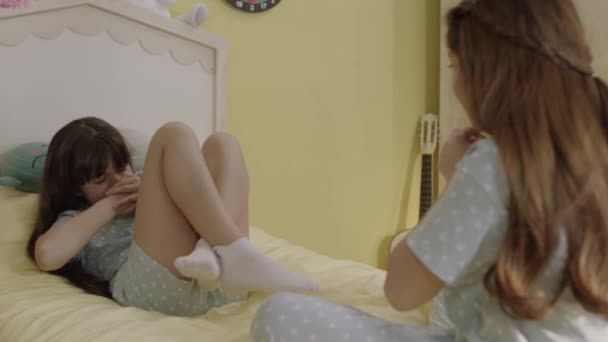 Little Girls Sit Beds Home Play Rock Paper Scissors Shot — 비디오