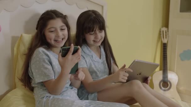 Children Surfing Internet Technological Communication Tools Phones Tablet Computers Girls — Vídeos de Stock