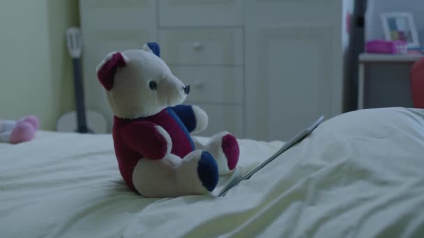 Teddy Bear Tablet Computer Bed Nursery Cute Teddy Bear Looking — Vídeo de Stock