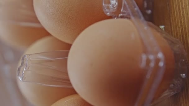 Woman Hand Takes Chicken Eggs Plastic Container Chicken Brown Fresh — Vídeo de Stock