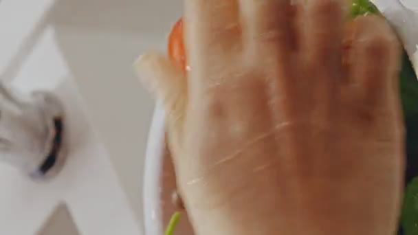 Hands Women Washing Vegetables Tap Water Rhyming Hands Woman Washing — Vídeo de stock