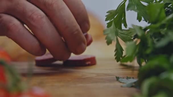 Sliced Turkish Sausage Sucuk Rolls Camera Sausages Rolled Delicious Backdrop — Vídeo de stock