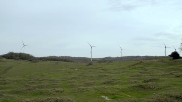 Powerful Wind Turbine Farm Power Generation Cloudy Sky Green Nature — Stockvideo