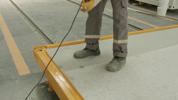 Worker Connecting Parts Iron Profile Screws Factory Producing Iron Profile — Vídeos de Stock