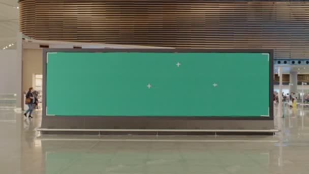 Airport Terminal Green Screen Billboard Color Keyed Arrival Screen Mockup — Αρχείο Βίντεο