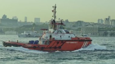 The ship that guides the ships crossing the Bosphorus. A pilot ship accompanying large ships in order to pass easily through the strait currents. Slow motion.