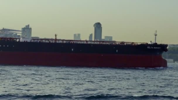 Istanbul Bosporus Last Cargo Ship Throat — стоковое видео