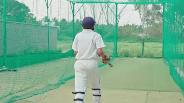 Vista Posteriore Del Giocatore Cricket Fare Riscaldamento Prima Che Partita — Video Stock