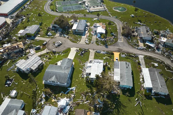 Сильно Повреждены Мобильные Дома После Урагана Иэн Жилом Районе Флориды — стоковое фото