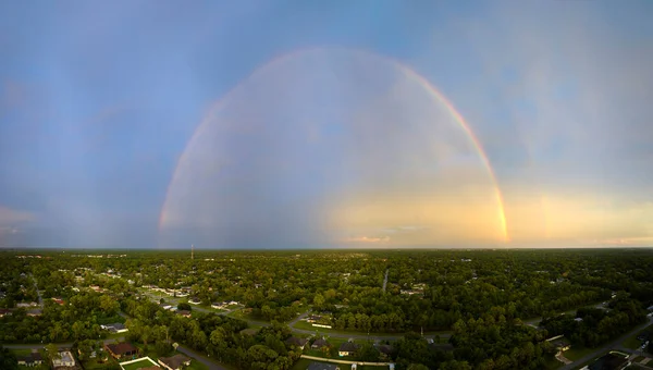Colorful Rainbow Rural Town Suburbs Blue Evening Sky Heavy Thunderstorm — Fotografia de Stock