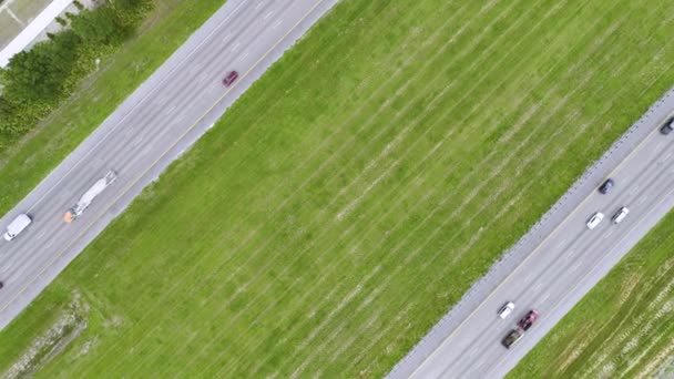 Letecký Pohled Rušnou Americkou Dálnici Hustým Rychle Pohybujícím Provozem Koncept — Stock video