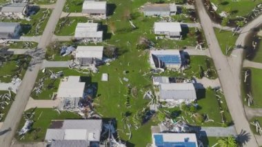 Florida 'daki seyyar evlerdeki Ian kasırgası yüzünden ağır hasar görmüş. Doğal afetin sonuçları..