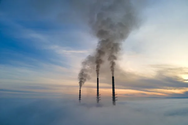 Elektrownia Węglowa Wysokie Rury Czarnym Dymem Poruszające Się Górę Zanieczyszczającej — Zdjęcie stockowe