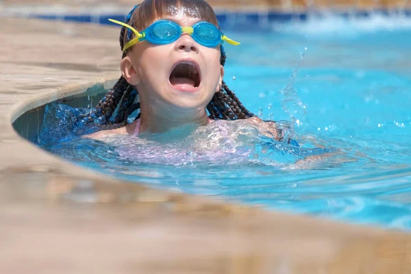 Young Child Girl Goggles Learning Swim Blue Pool Water Outdoors — Stock Photo, Image