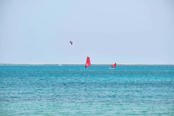 People Sportsmen Windsurfing Kite Surfing Blue Ocean Water Summer Extreme — Stock Fotó