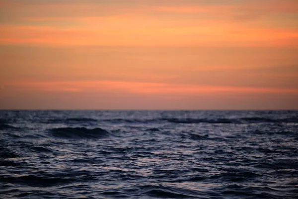 Dramatic Red Ocean Waves Sunset Soft Evening Sea Dark Water — Fotografia de Stock