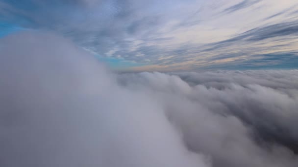Vista Aérea Desde Gran Altitud Tierra Cubierta Nubes Lluviosas Hinchadas — Vídeos de Stock