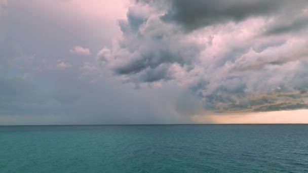 Nubes Oscuras Ominosas Tormenta Que Forman Cielo Nublado Durante Temporada — Vídeo de stock
