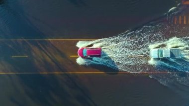 Amerikan caddesini hareket halindeki araçlarla doldurdu ve Florida yerleşim bölgesinde su evleri ile çevrili. Ian kasırgasının doğal afeti..