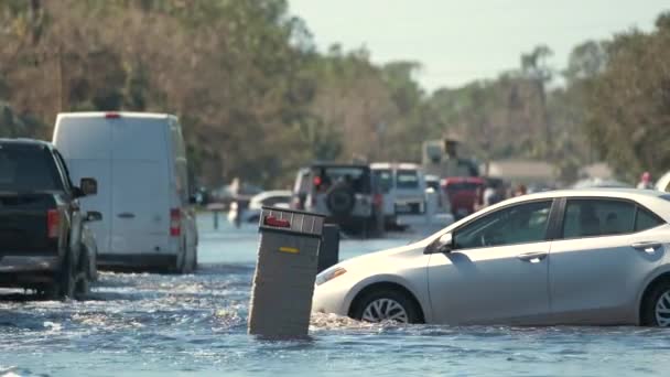 Flooded American Street Moving Vehicles Surrounded Water Florida Residential Area — Stock Video