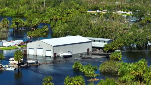 洪水淹没了佛罗里达住宅区的工业商业仓库 自然灾害的后果 — 图库视频影像