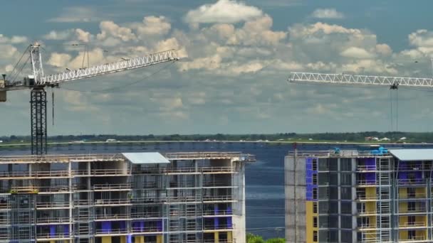 Tower Cranes Frame Structure High Residential Apartment Buildings Construction Site — Vídeo de stock