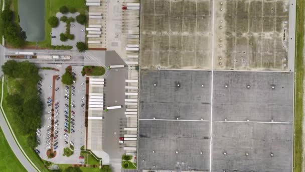 Vista Superior Centro Logístico Gigante Com Muitos Caminhões Reboque Comerciais — Vídeo de Stock