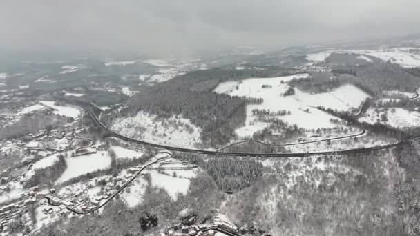 Aerial Foggy Landscape Mountain Road Covered Fresh Fallen Snow Heavy — Stok video