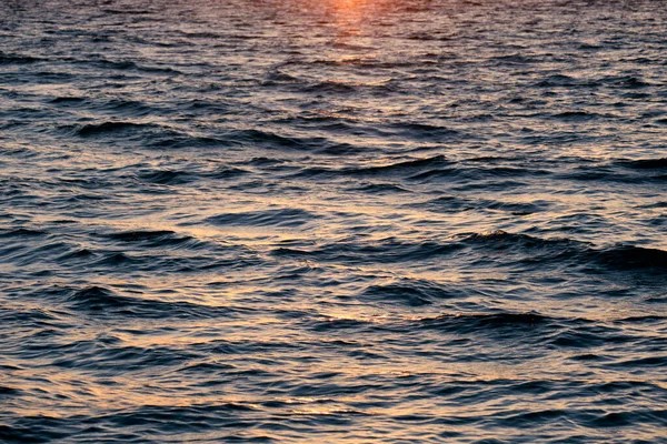 Δραματικό Φωτεινό Κόκκινο Ουρανό Στο Ηλιοβασίλεμα Του Ωκεανού Μαλακό Βράδυ — Φωτογραφία Αρχείου