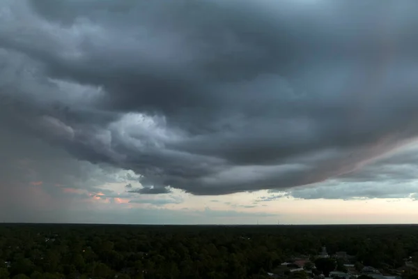 Landscape Dark Ominous Clouds Forming Stormy Sky Heavy Thunderstorm Rural — Foto de Stock