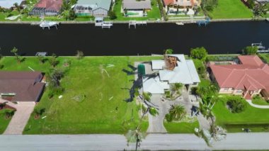 Florida yerleşim bölgesinde Ian kasırgası ile sel basmış evler. Doğal afetin sonuçları..