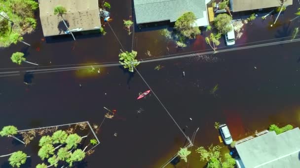 플로리다 지역에 허리케인 이안이 밀어닥친 폭우로 피해를 입었습니다 자연재해 — 비디오