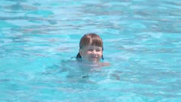 Child Girl Learns Swim Funny Face Closed Eyes Bright Blue — ストック動画