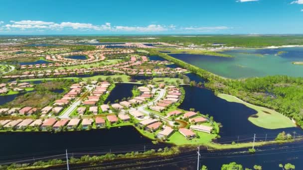 Ympäröi Hurrikaani Ian Sademäärä Tulvavedet Koteja Floridassa Asuinalueella Luonnonkatastrofin Seuraukset — kuvapankkivideo