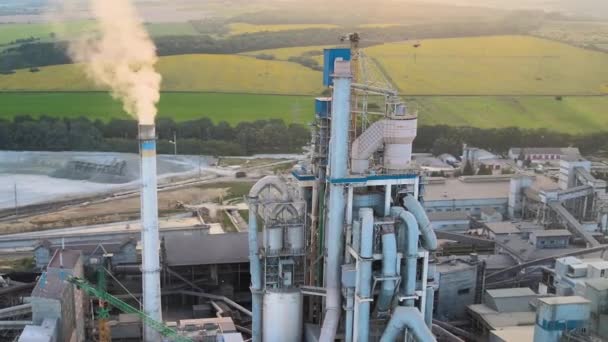 Flygfoto Cementfabrik Torn Med Hög Betong Anläggning Struktur Industriellt Produktionsområde — Stockvideo