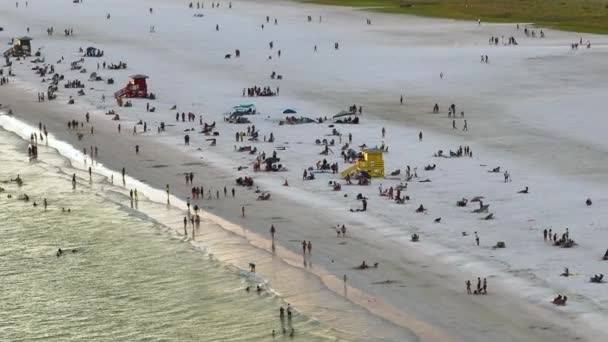 Flygande Havsutsikt Med Siesta Key Sandstrand Sarasota Usa Många Turister — Stockvideo