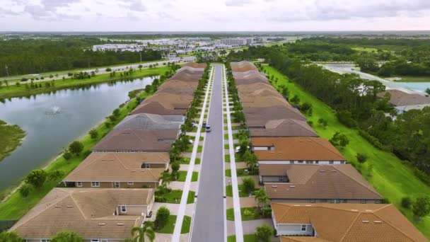 Widok Lotu Ptaka Szczelnie Położone Domy Rodzinne Florydzie Zamknięty Obszar — Wideo stockowe