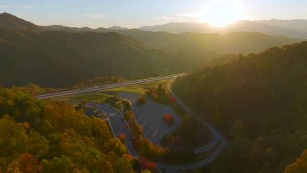 Gran Parada Camiones Con Área Descanso Carolina Del Norte Montañas — Vídeos de Stock