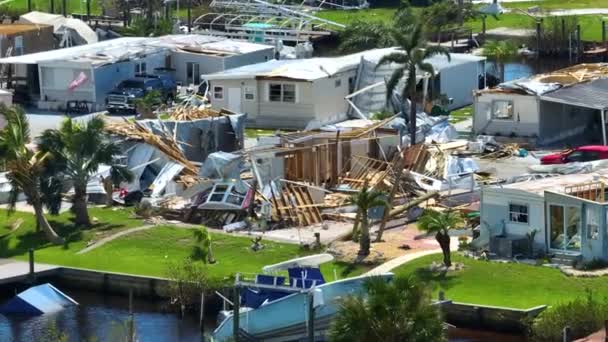 Slecht Beschadigde Stacaravans Orkaan Ian Florida Woonwijk Gevolgen Van Natuurrampen — Stockvideo