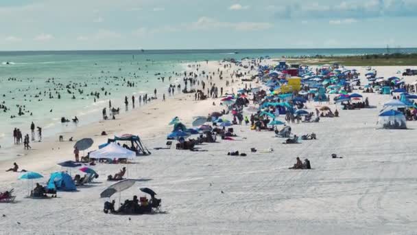 Vysoký Úhel Pohledu Přeplněnou Pláž Siesta Key Sarasotě Usa Mnoho — Stock video