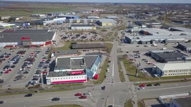 Alışveriş Merkezinin Otoparkındaki Birçok Arabanın Üst Düzey Görüntüsü — Stok video