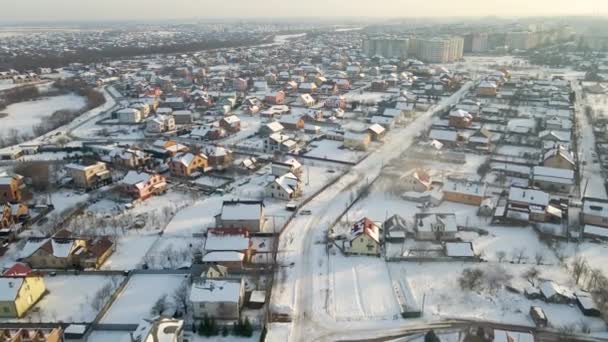 Вид Воздуха Частные Дома Заснеженными Крышами Сельской Местности Города Холодную — стоковое видео