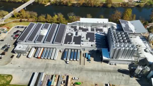 Aerial View Solar Power Plant Photovoltaic Panels Mounted Industrial Building — Vídeo de stock
