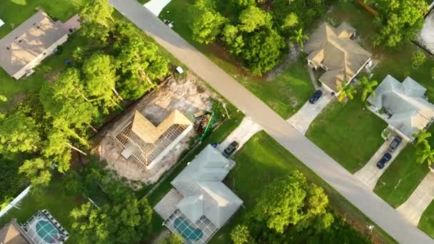 Aerial View Residential Private Home Wooden Roofing Structure Construction Florida — Vídeo de stock