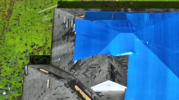 Hurricane Ian Damaged House Rooftop Covered Protective Plastic Tarp Rain — Stock Video