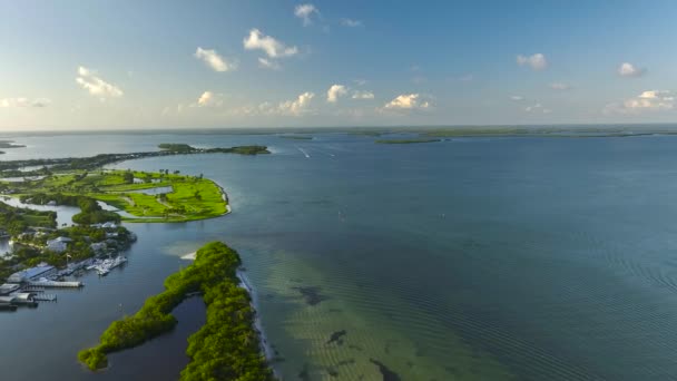 Αεροφωτογραφία Των Δαπανηρών Κατοικιών Στο Νησί Μικρή Πόλη Boca Grande — Αρχείο Βίντεο