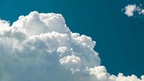 Idő Múlása Fehér Bolyhos Cumulonimbus Felhők Képződnek Vihar Előtt Nyári — Stock videók