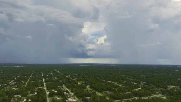 Dunkle Gewitterwolken Bilden Sich Trüben Himmel Bei Heftigen Regenfällen Über — Stockvideo