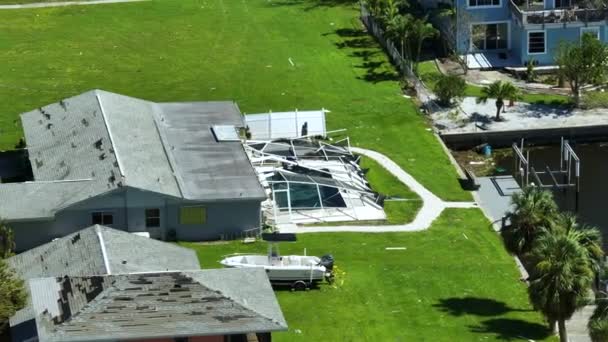 ハリケーン イアンはフロリダの住宅地で家を破壊した 自然災害とその影響 — ストック動画