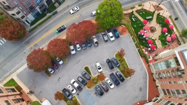 Aerial View Many Colorful Cars Parked Parking Lot Apartment Building — Vídeo de stock